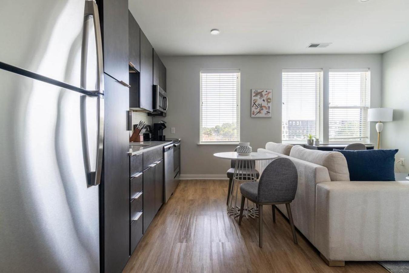 Landing At Foster On The Park - Studio In Downtown Apartment Durham Bagian luar foto