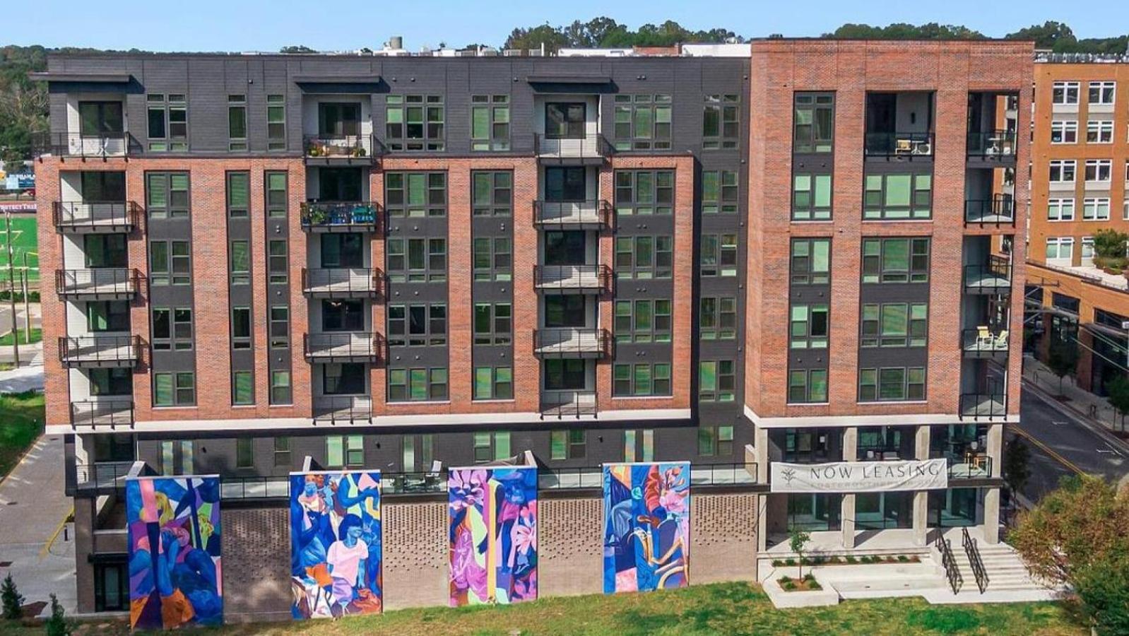 Landing At Foster On The Park - Studio In Downtown Apartment Durham Bagian luar foto